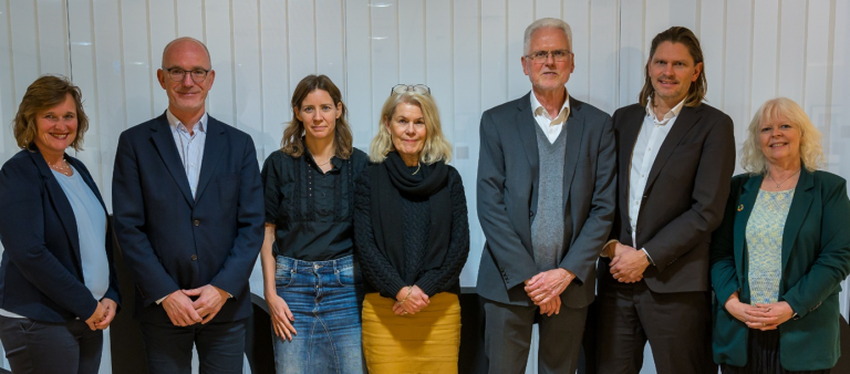 Rådet for Statistisk sentralbyrå har følgende syv medlemmer for perioden 2024-2027: Oddrun Samdal, Birger Vikøren, Astrid Undheim, Grete Brochmann, Jørgen Elmeskov, Helge Veum og Wenche Dramstad